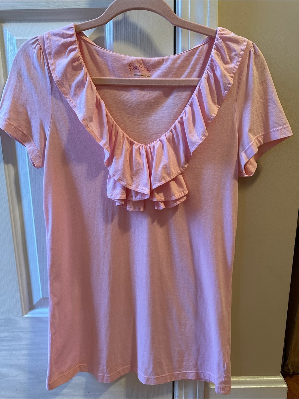 Lilly Pulitzer light Pink Ruffle V-Neck size small Short Sleeve Tee like new